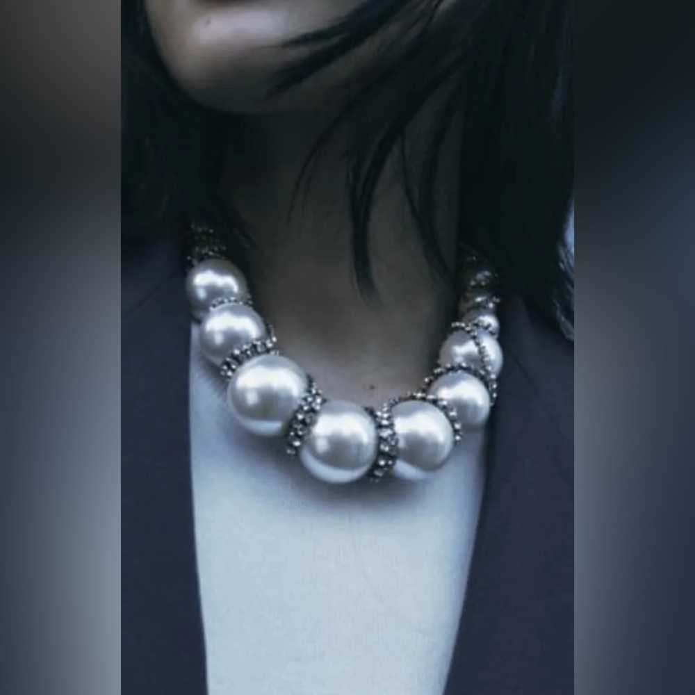 NWT. Zara Pearl and Silver Rhinestones Necklace. - Picture 5 of 9